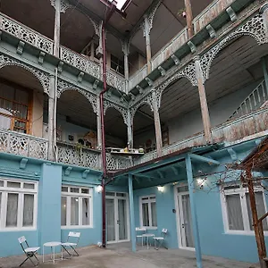 Eva's Pavaroti Apartment